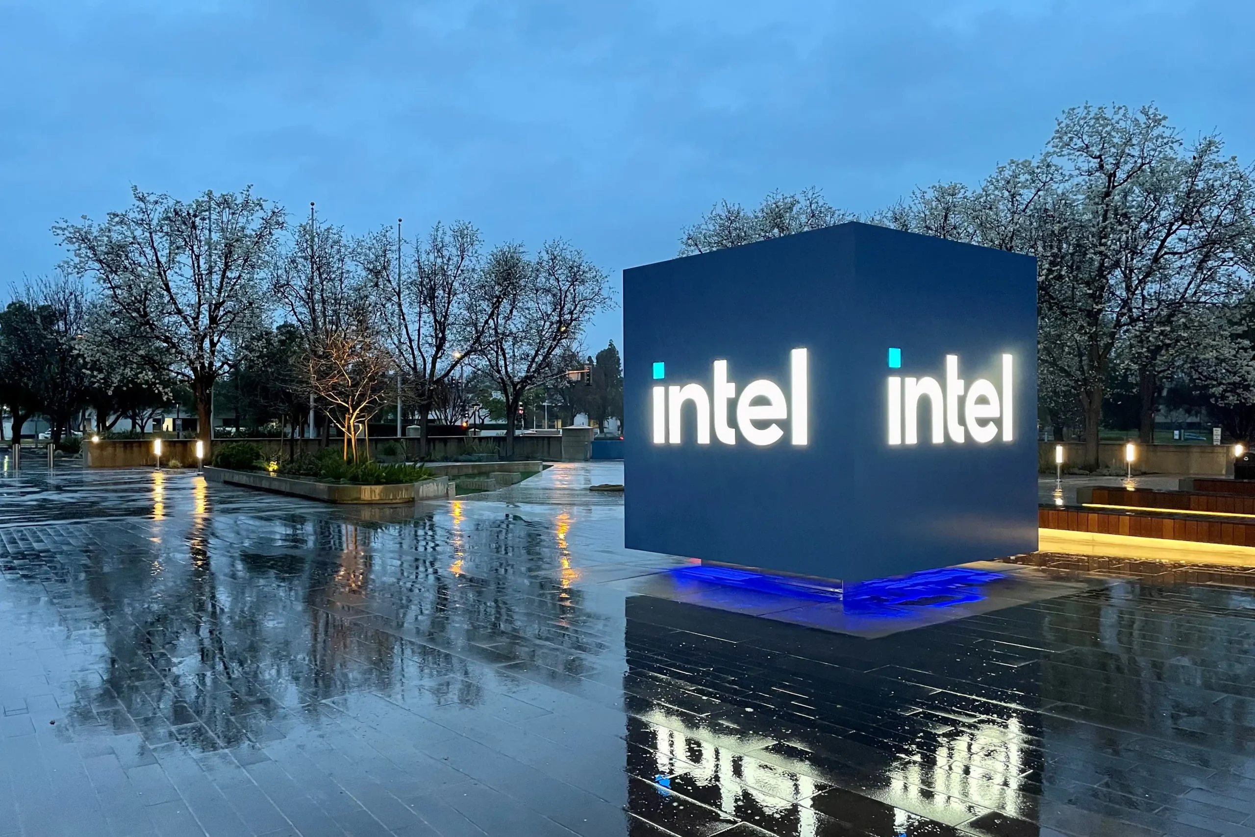 2079834-0-42303900-1748501807-Intel-Robert-Noyce-Bldg-2